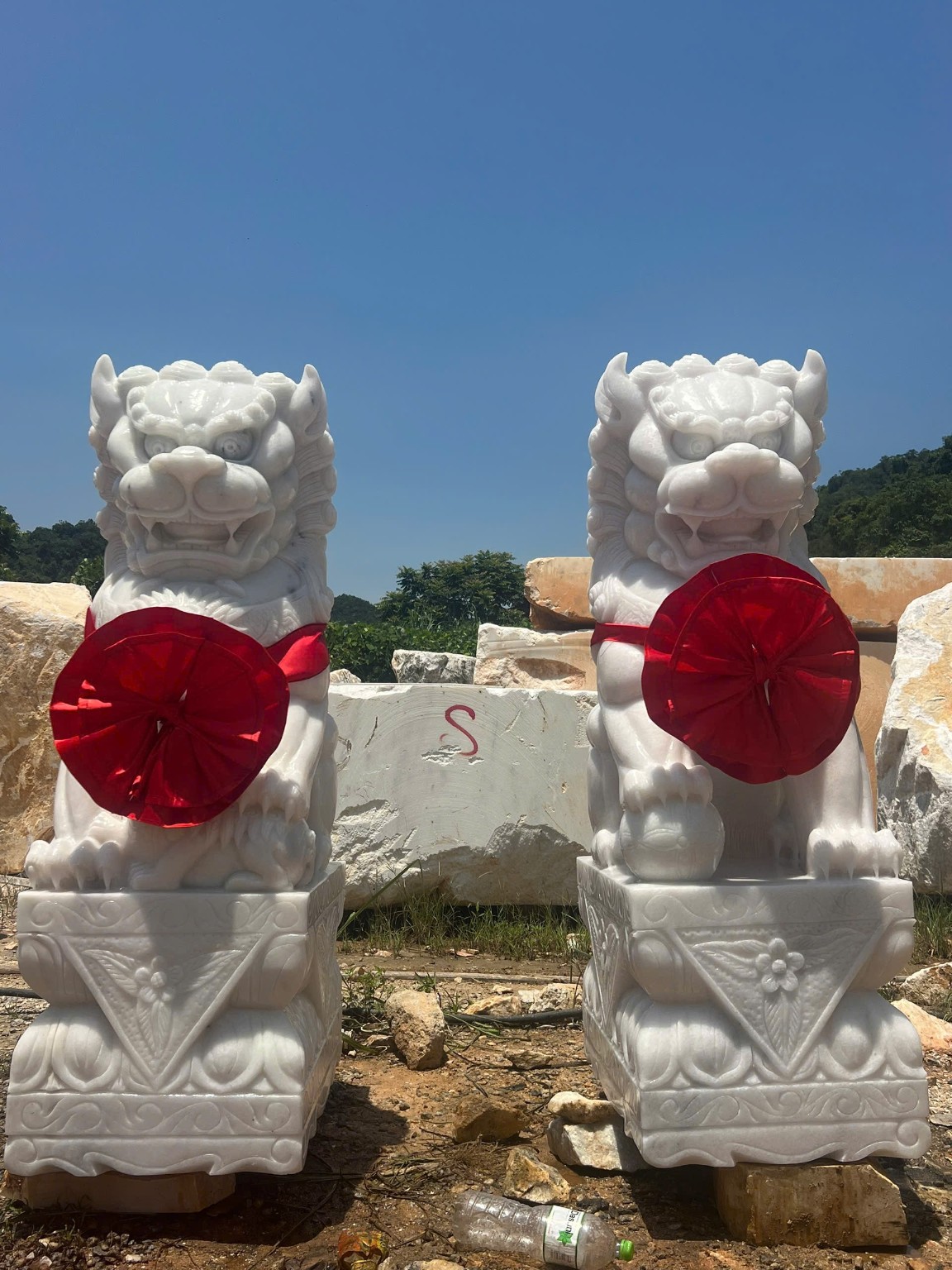 Tượng nghê đá trắng được gia công chi tiết